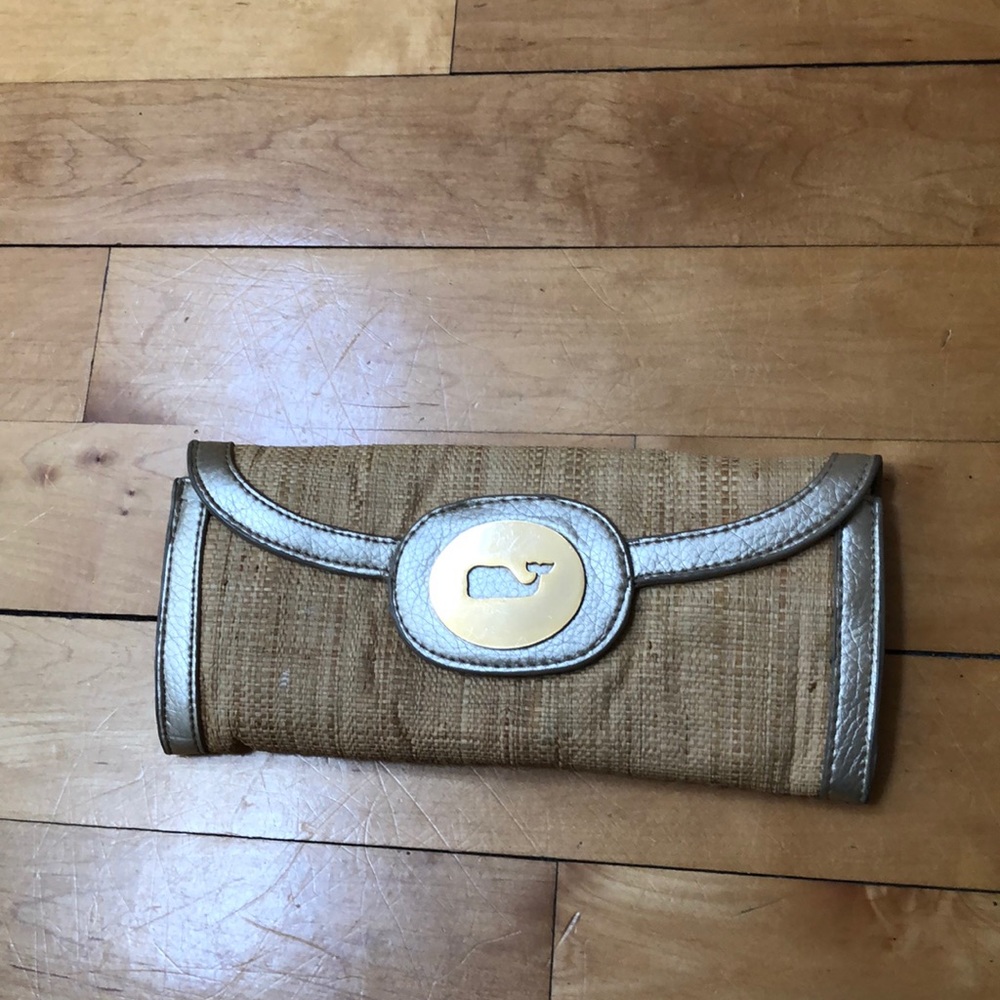 vineyard vines clutch